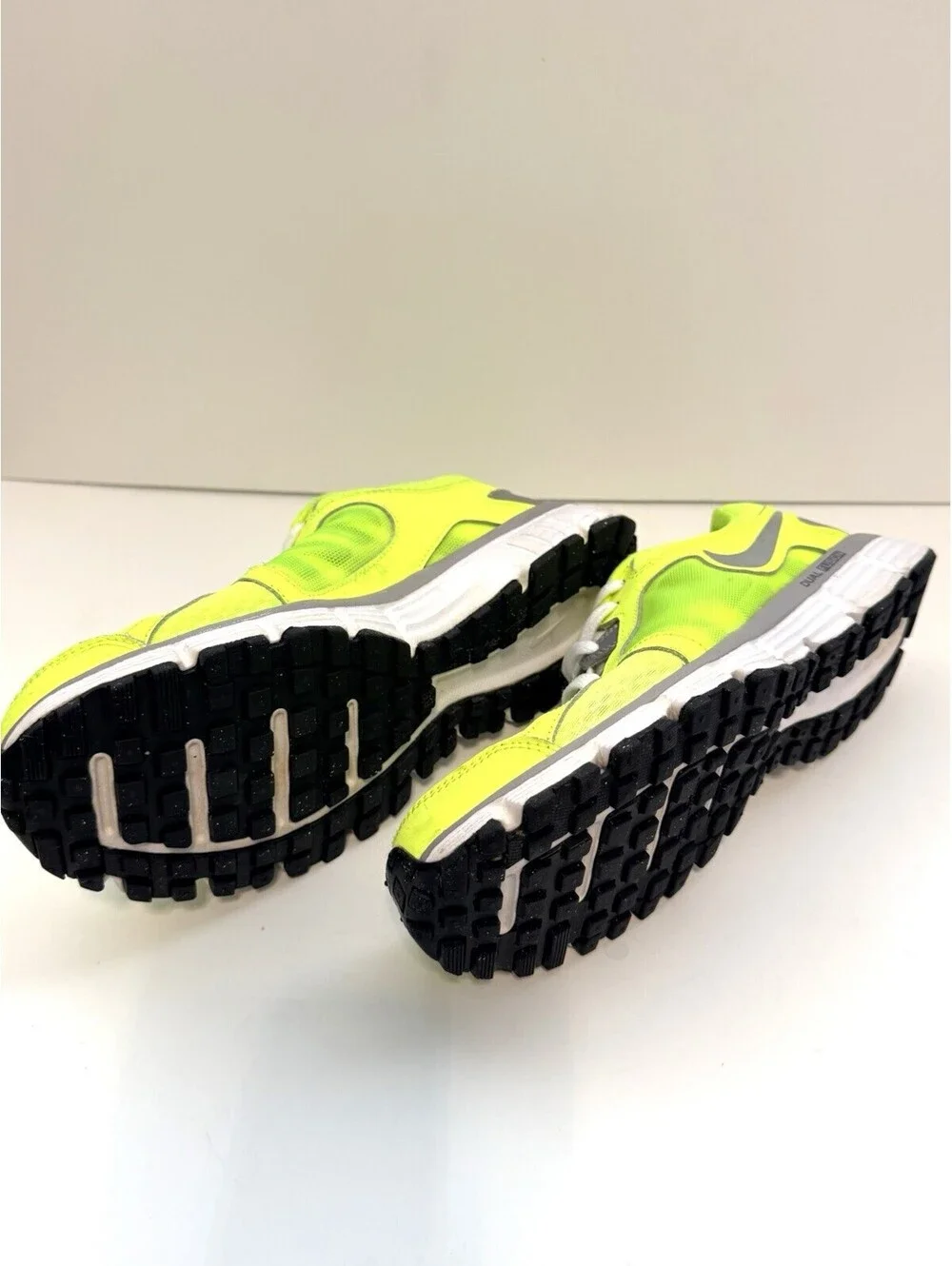 Nike Dual Fusion ST 2 Volt Running Shoes Big Kids 5.5Y EU 38 Neon Yellow
